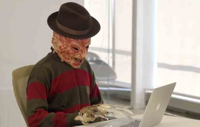 when-not-to-wear-costume-at-office-4