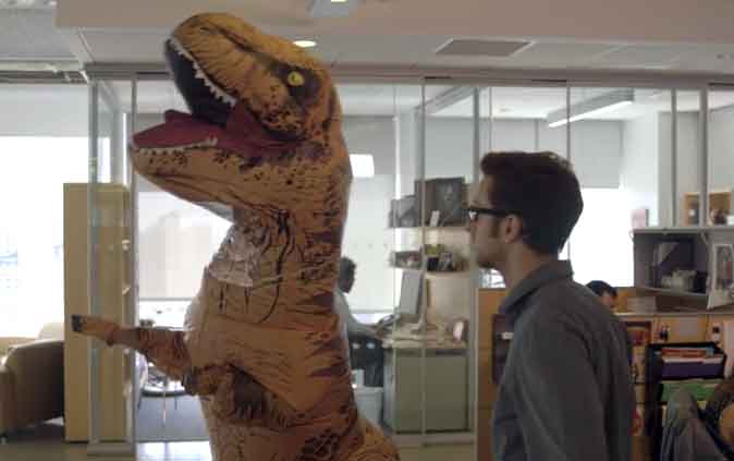 when-not-to-wear-costume-at-office-6